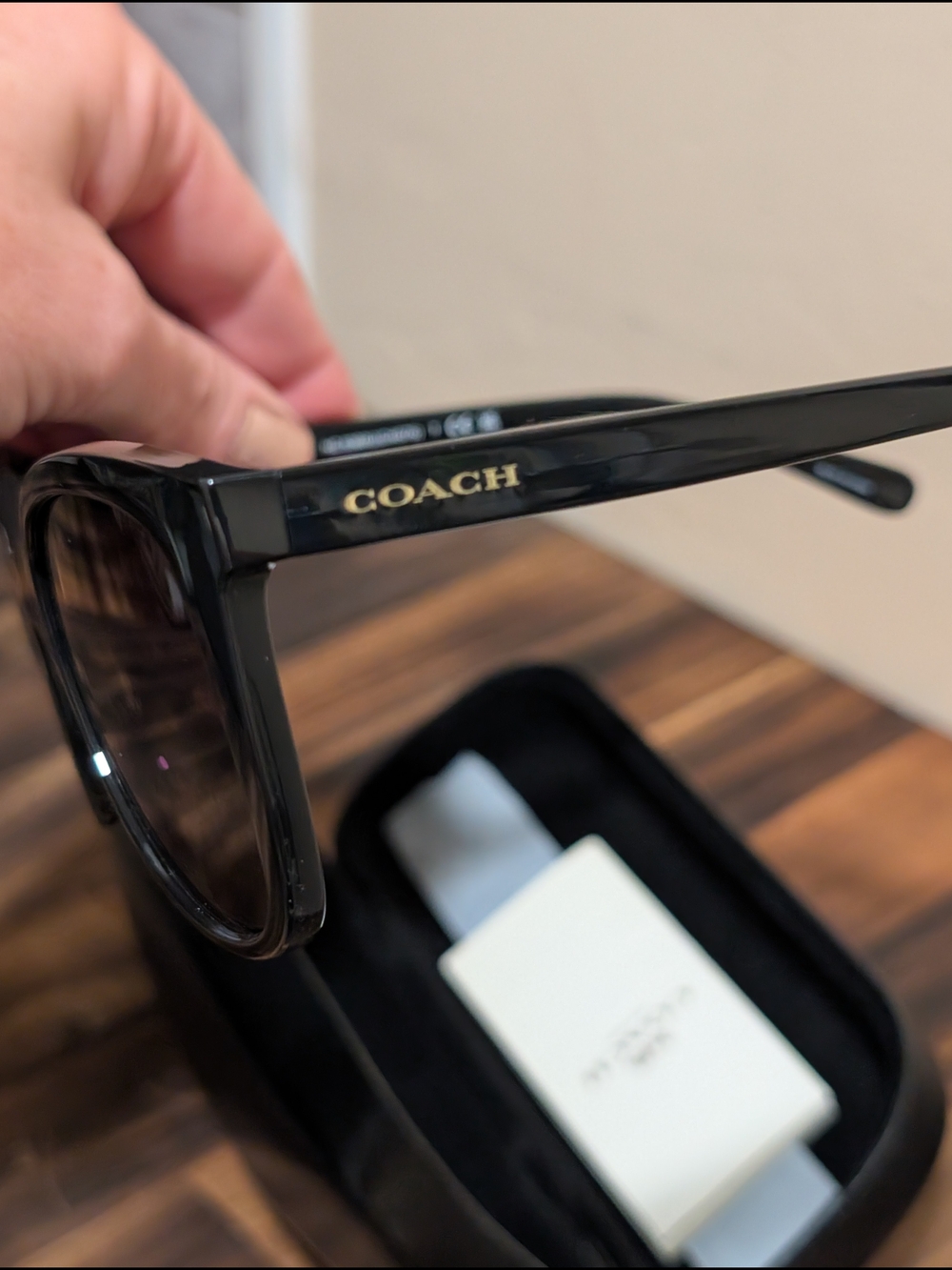 New Womans Coach Black Frame Sunglasses HC 8369U W/Leather Case - Picture 10 of 16